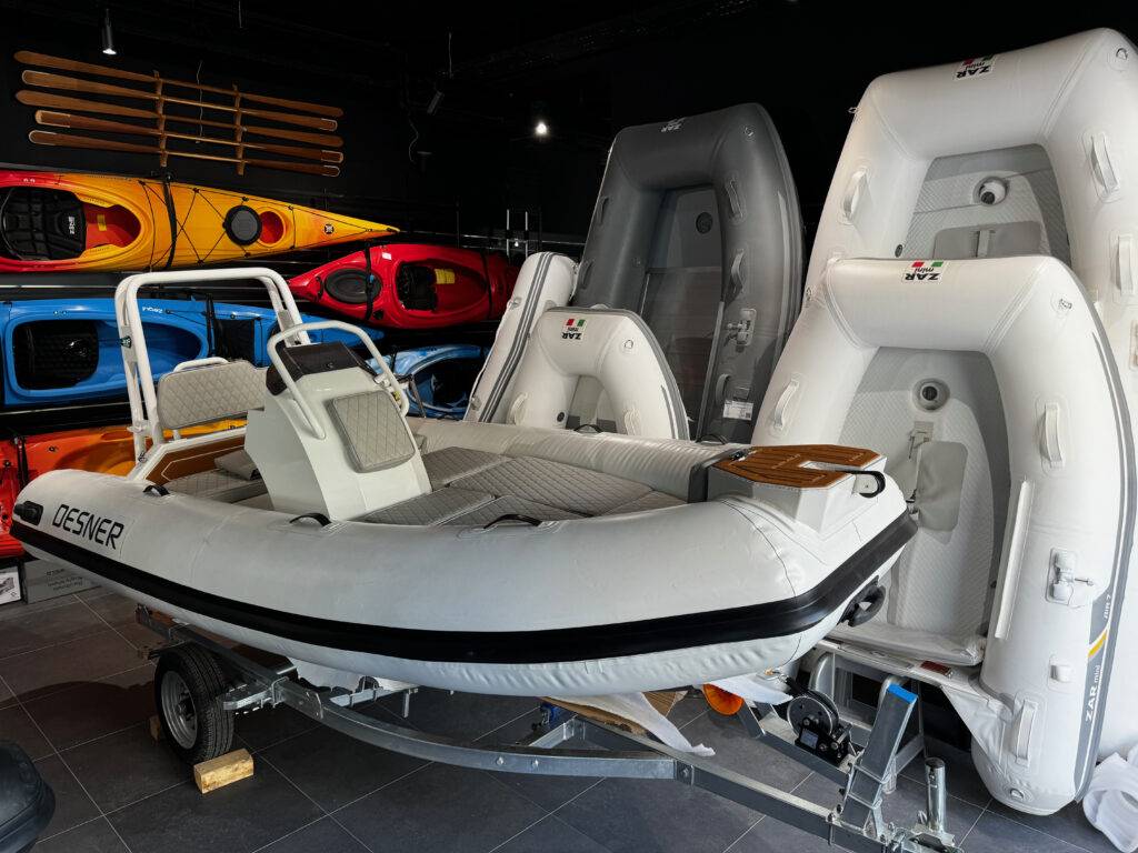 Desner Deluxe 380 ORCA® Hypalon (13ft) & Trailer