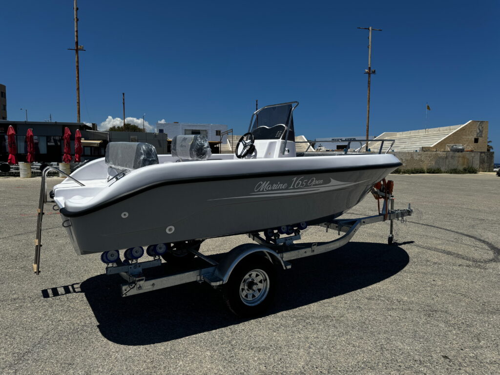 Marine Site 16.5 w. Trailer & Yamaha 60